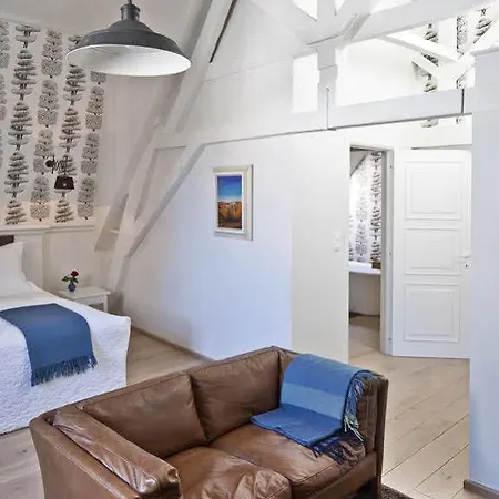 Jacquemine Luxury And Art Gallery *
